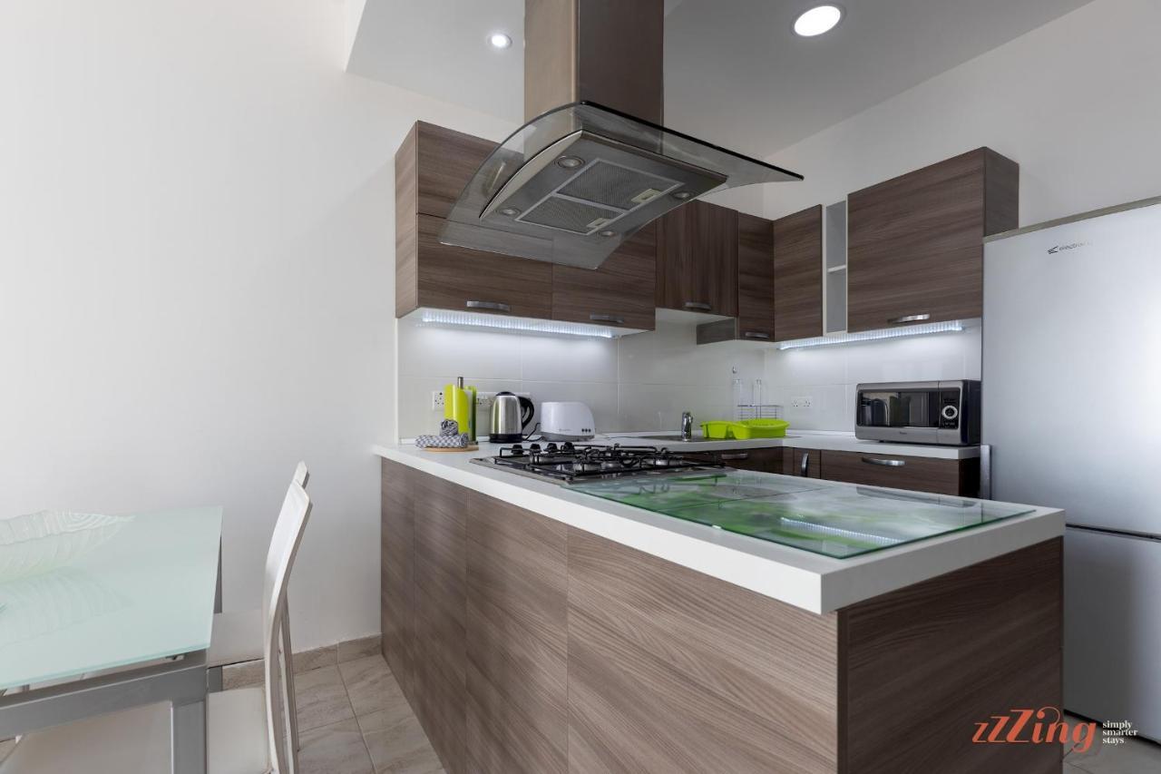 Апартаменты Sunny Penthouse Wterrace And Open Views Сент-Полс-Бей Экстерьер фото